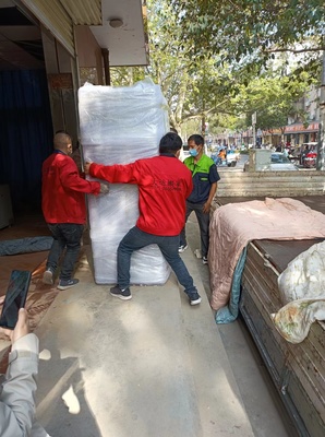 鄭州大運(yùn)搬家 專業(yè)人工搬運(yùn)大型家具，讓您的搬家更省心